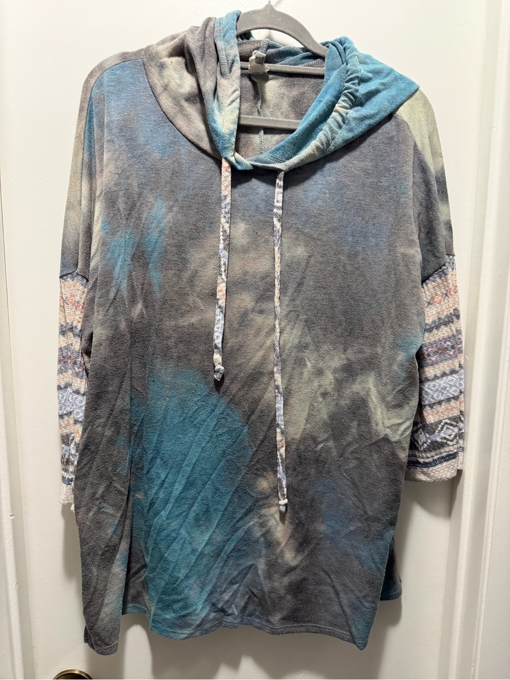 Honeyme Teal and Gray Tie-Dye Hooded Pullover with Patterned 3/4 Sleeves